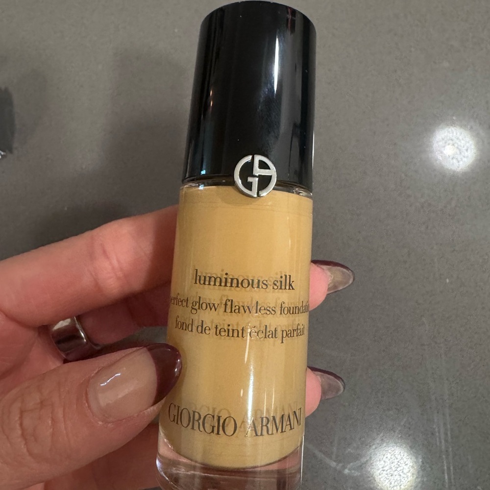 Giorgio Armani Luminous Silk Foundation - Tan